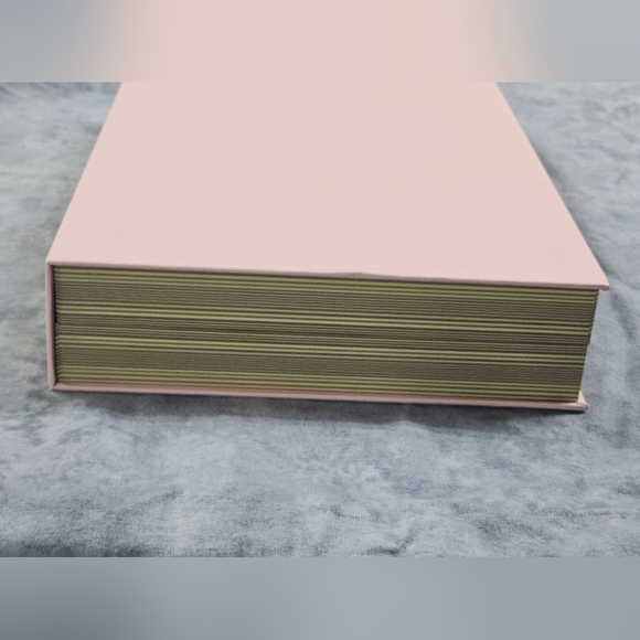 Kylie Jenner Autographed Signed Grinch PR Box NEW Cosmetics Never Been Used! - Picture 8 of 16